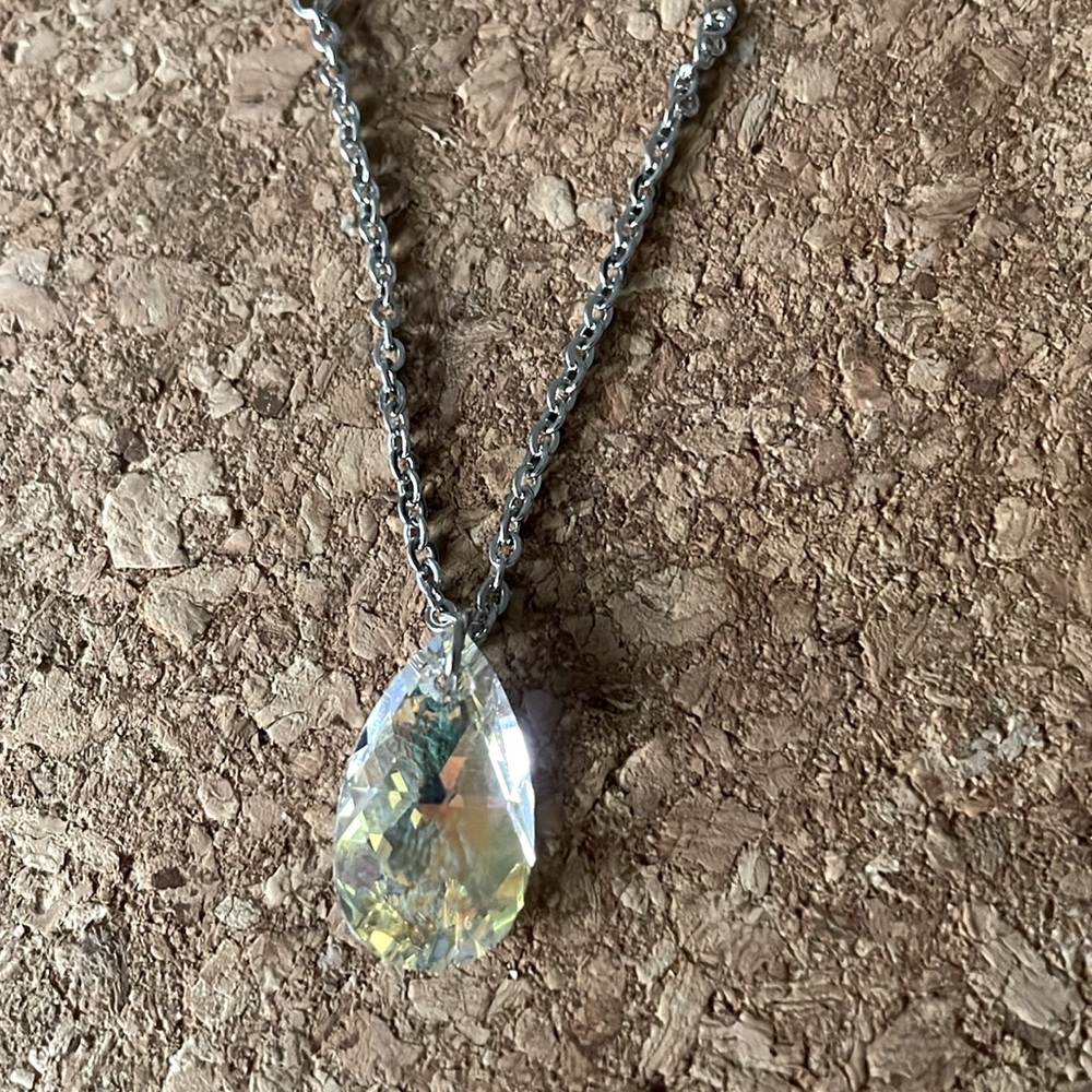 Swarovski Aurora Borealis 25” Stone Pendant NEW🖤🖤